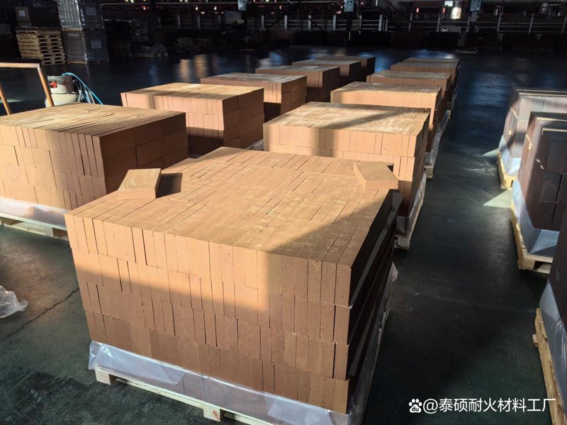 重烧镁砂在工业领域扮演着重要角色,尤其是在钢铁、水泥等行业中应用广泛。今天我们就来详细了解一下如何正确进行重烧镁砂的操作。